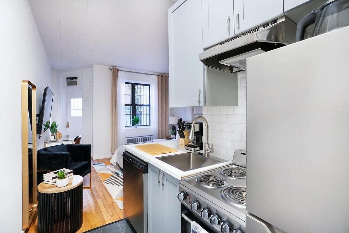 74-1c New With Private Outdoors - Gym Apartment New York