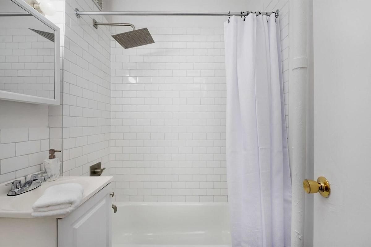 74-1c New With Private Outdoors - Gym Apartment *