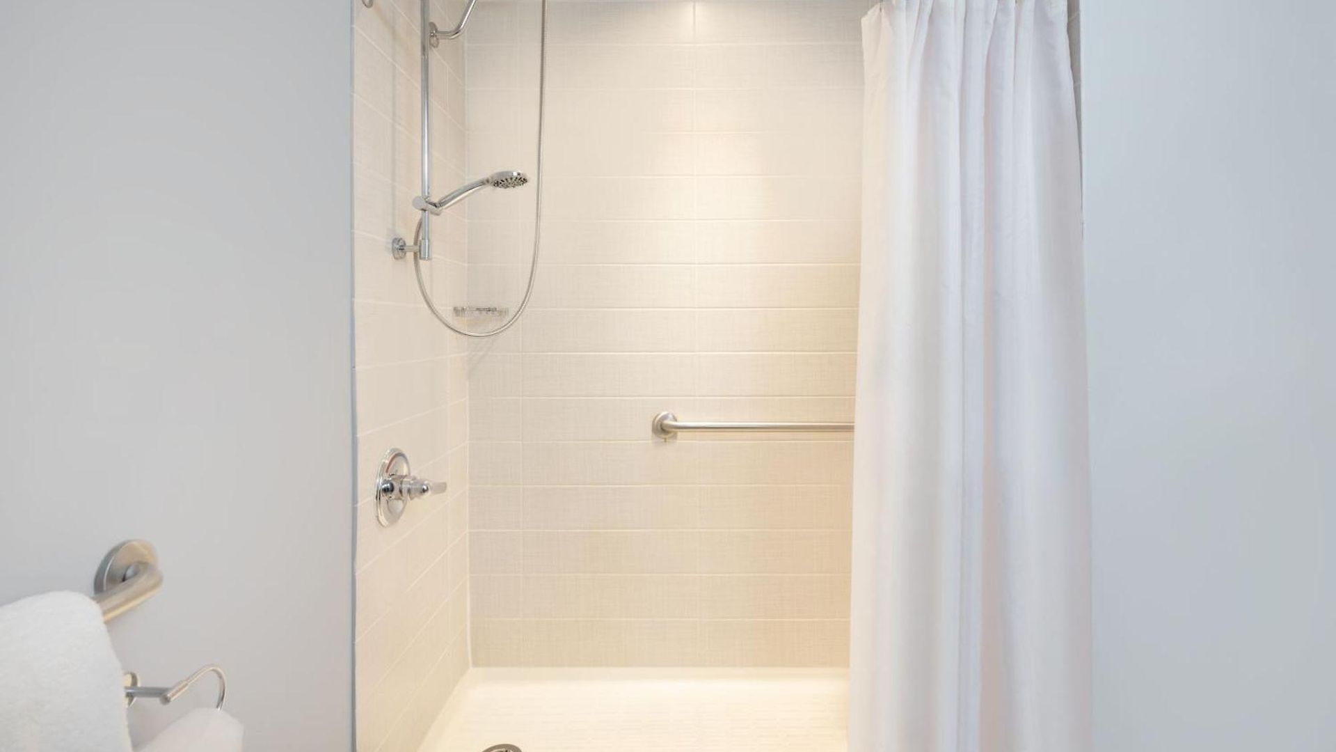 Hotel Courtyard By Marriott Jfk Airport 3*