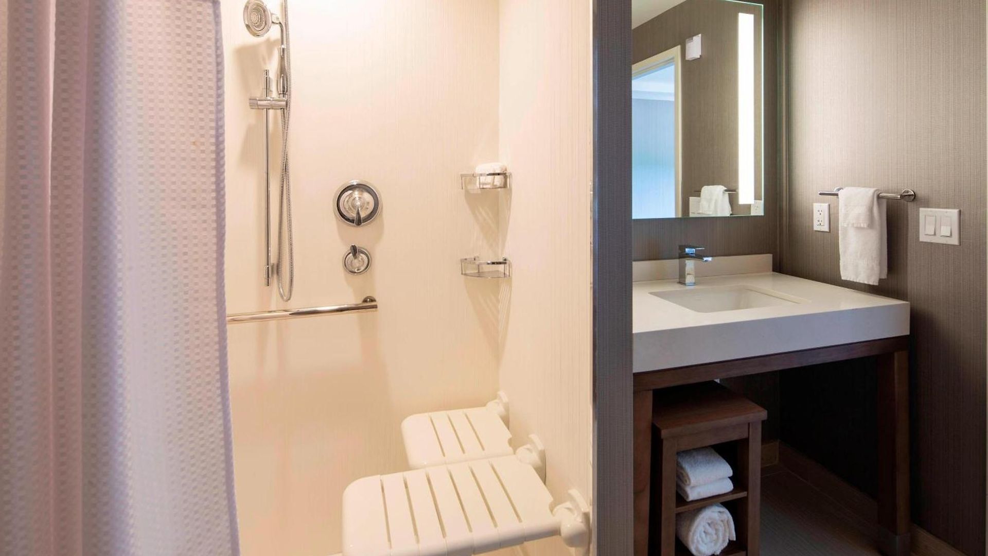 Hotel Courtyard By Marriott Queens/fresh Meadows 3*