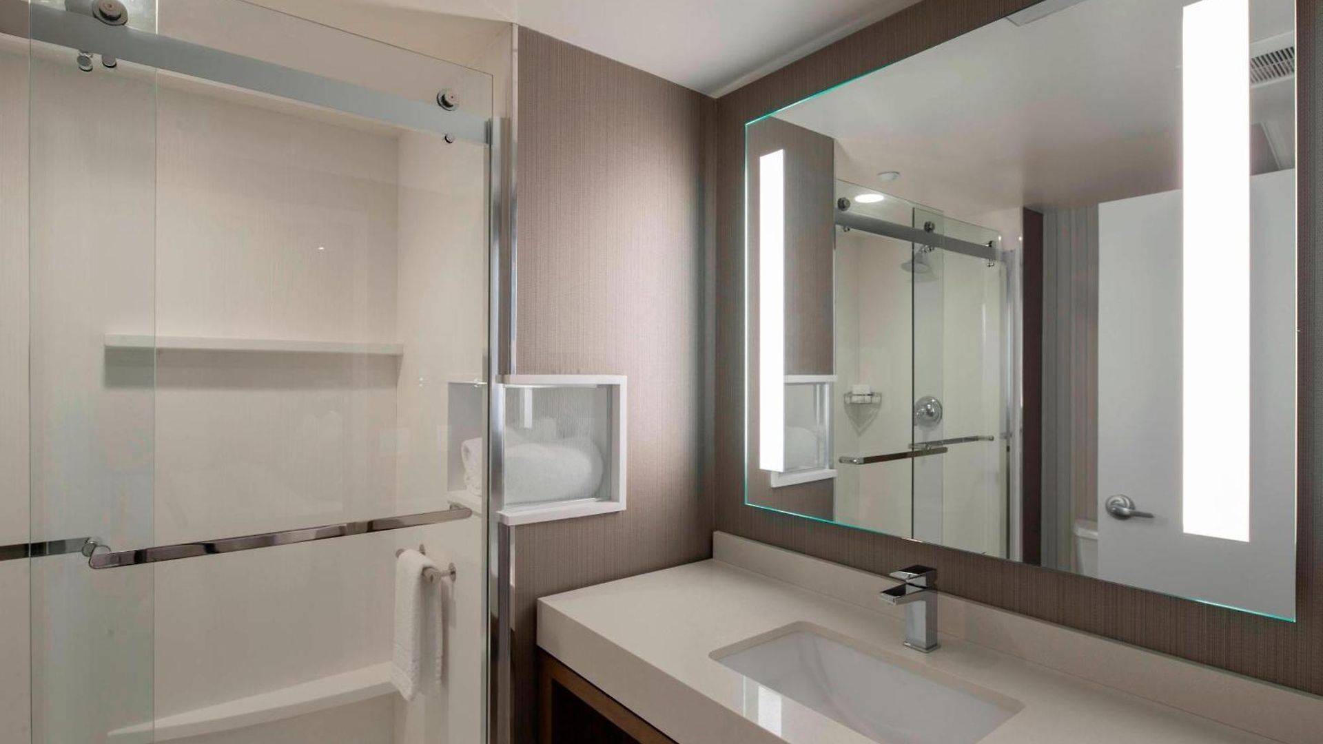 Courtyard By Marriott Queens/fresh Meadows 3* New York