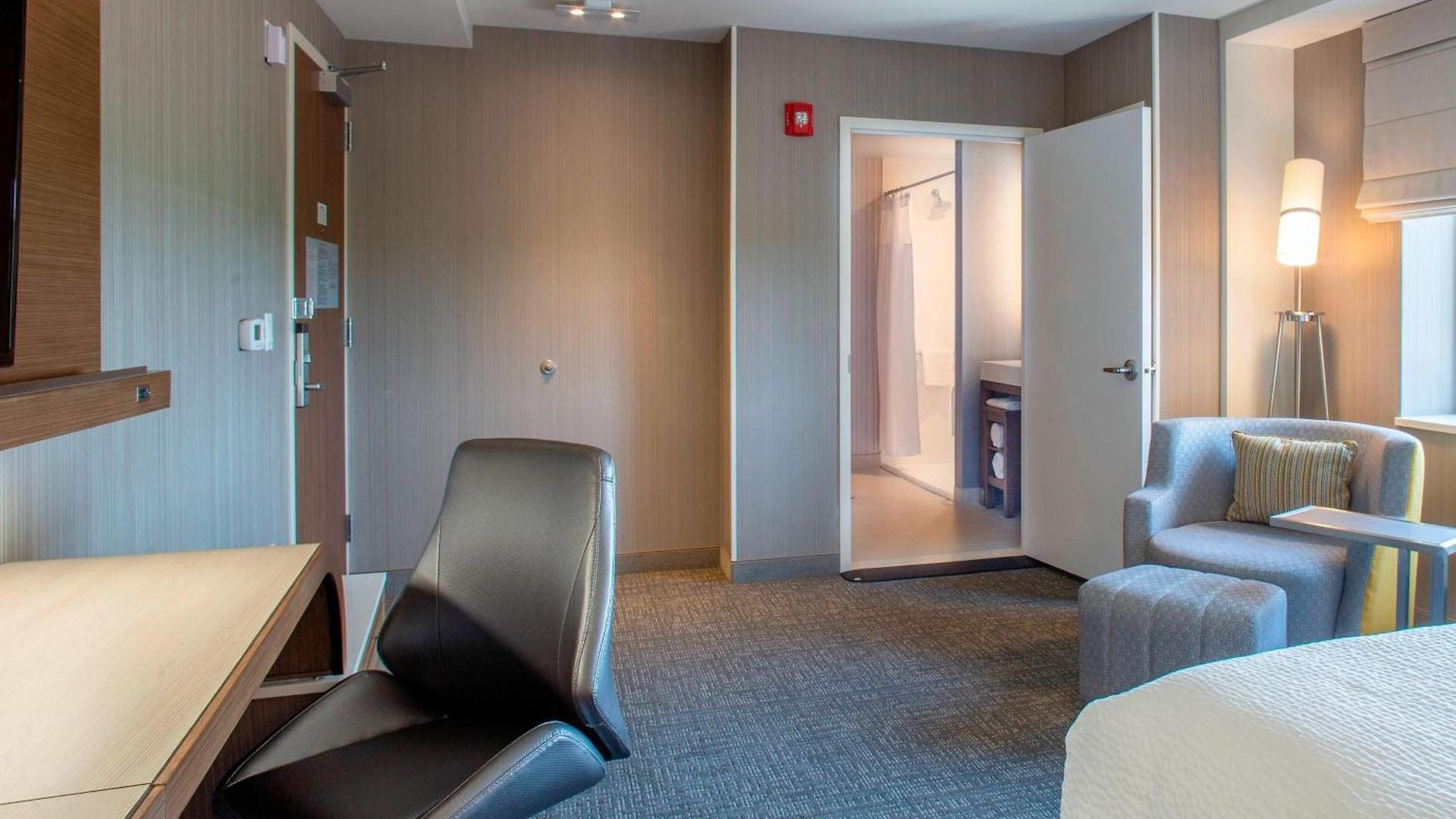 Courtyard By Marriott Queens/fresh Meadows Hotel