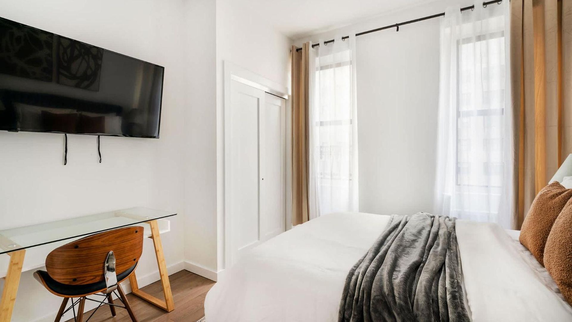 1290-10 New Renovated 2 Bedrooms In Ues Apartment New York