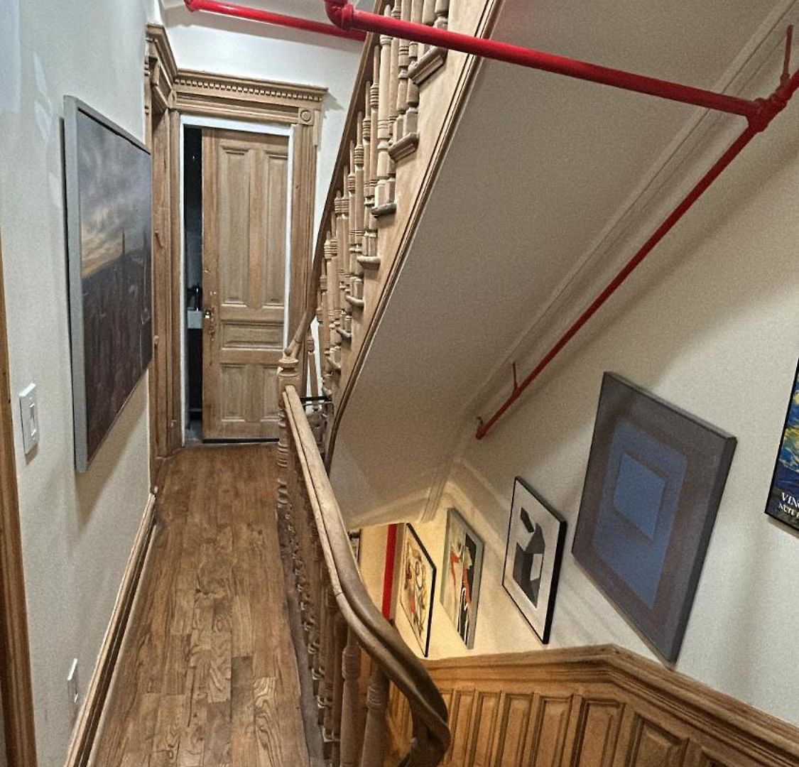 Harlem Brownstone Apartment *