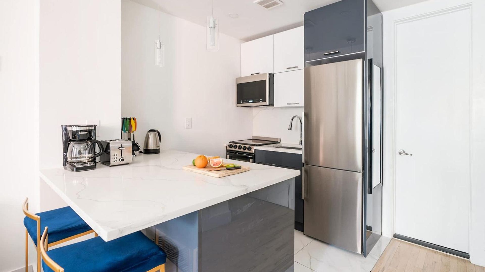 1597-14 New Renovated Rime Ues - W D Apartment