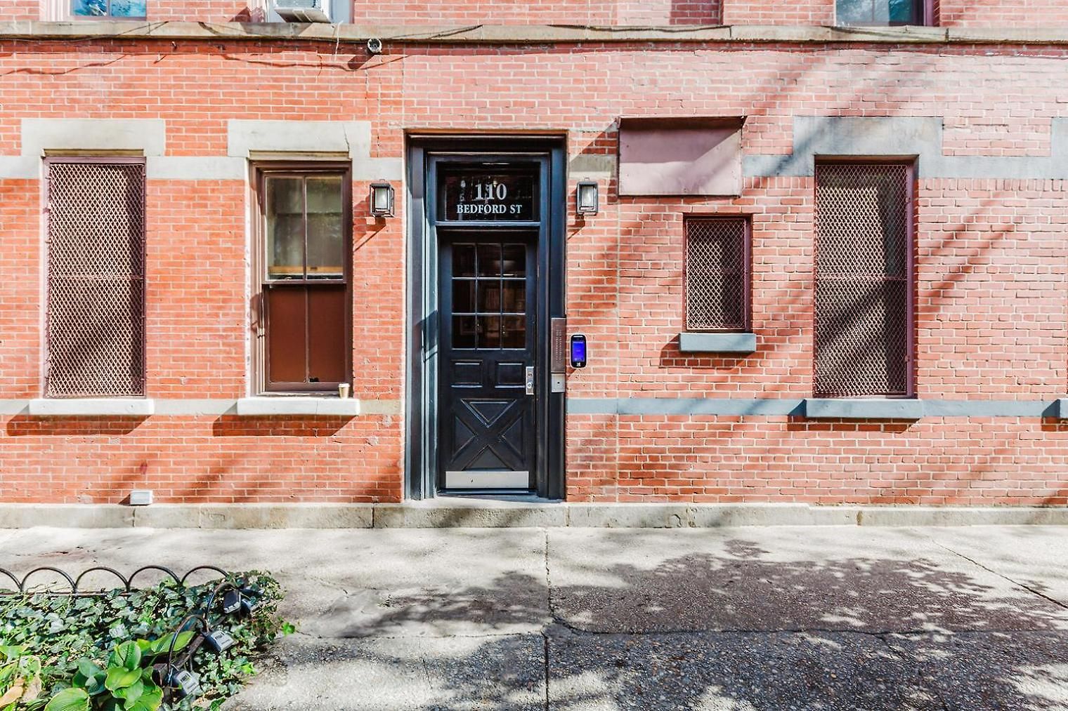 Hip W Village 1br W Wd Nr 1 Train Nyc-853 *