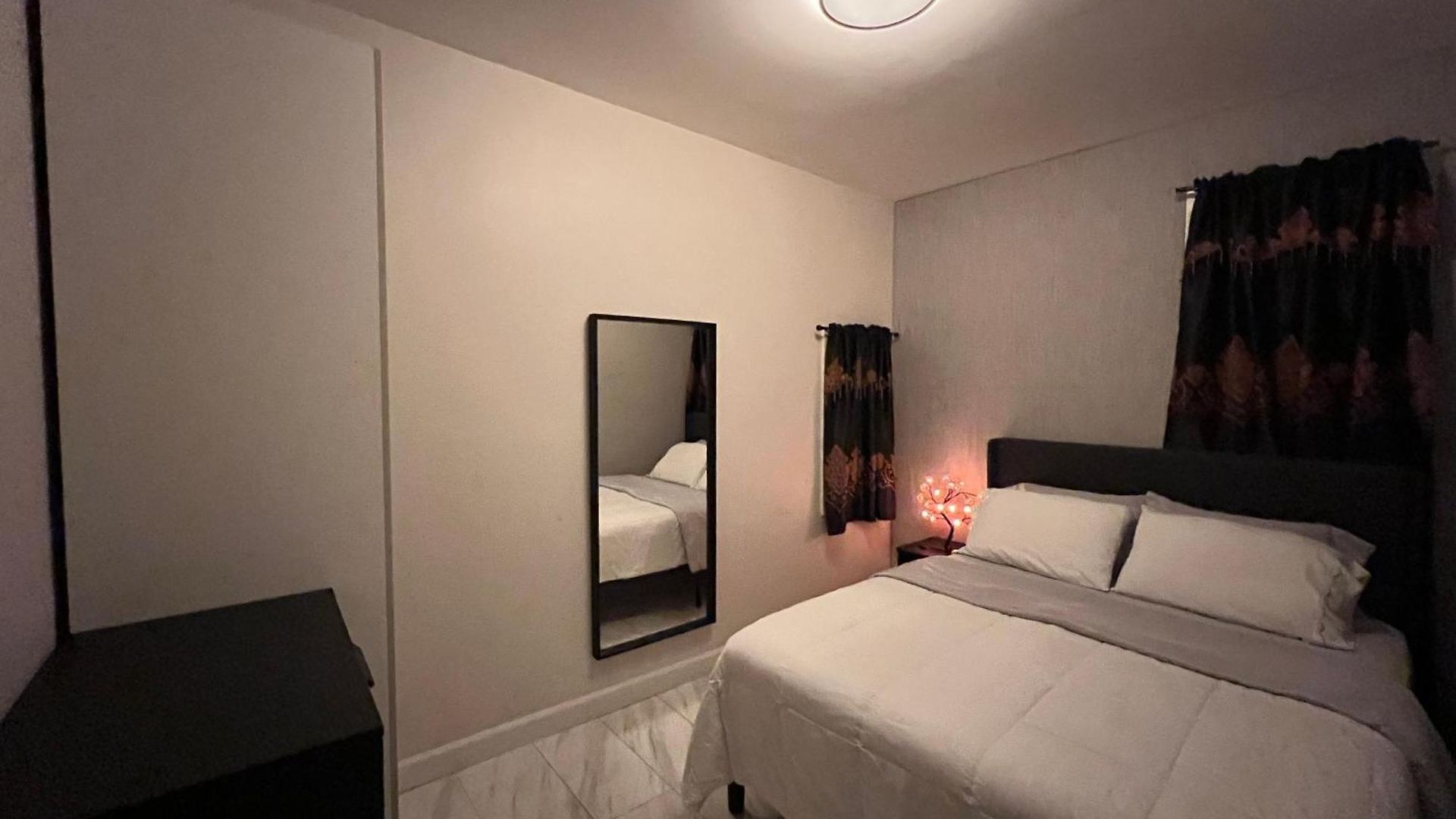 3 Bedrooms In 2nd Floor Modern Brooklyn Home, Close To J Train Guest house New York