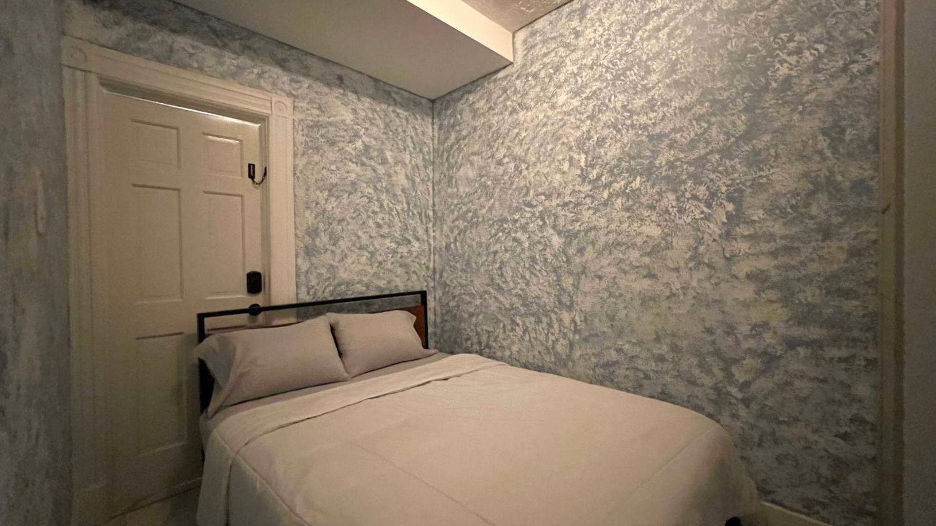 3 Bedrooms In 2nd Floor Modern Brooklyn Home, Close To J Train *