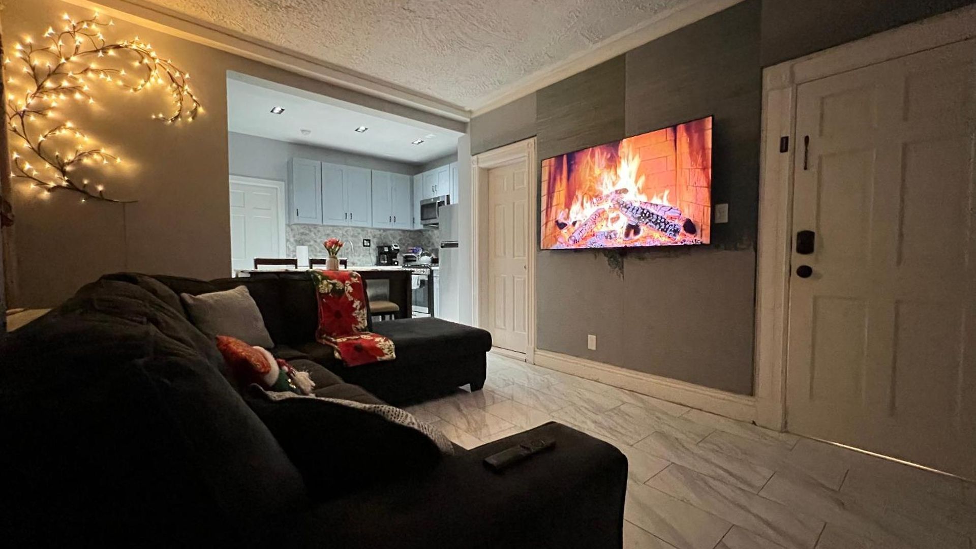 3 Bedrooms In 2nd Floor Modern Brooklyn Home, Close To J Train Guest house *