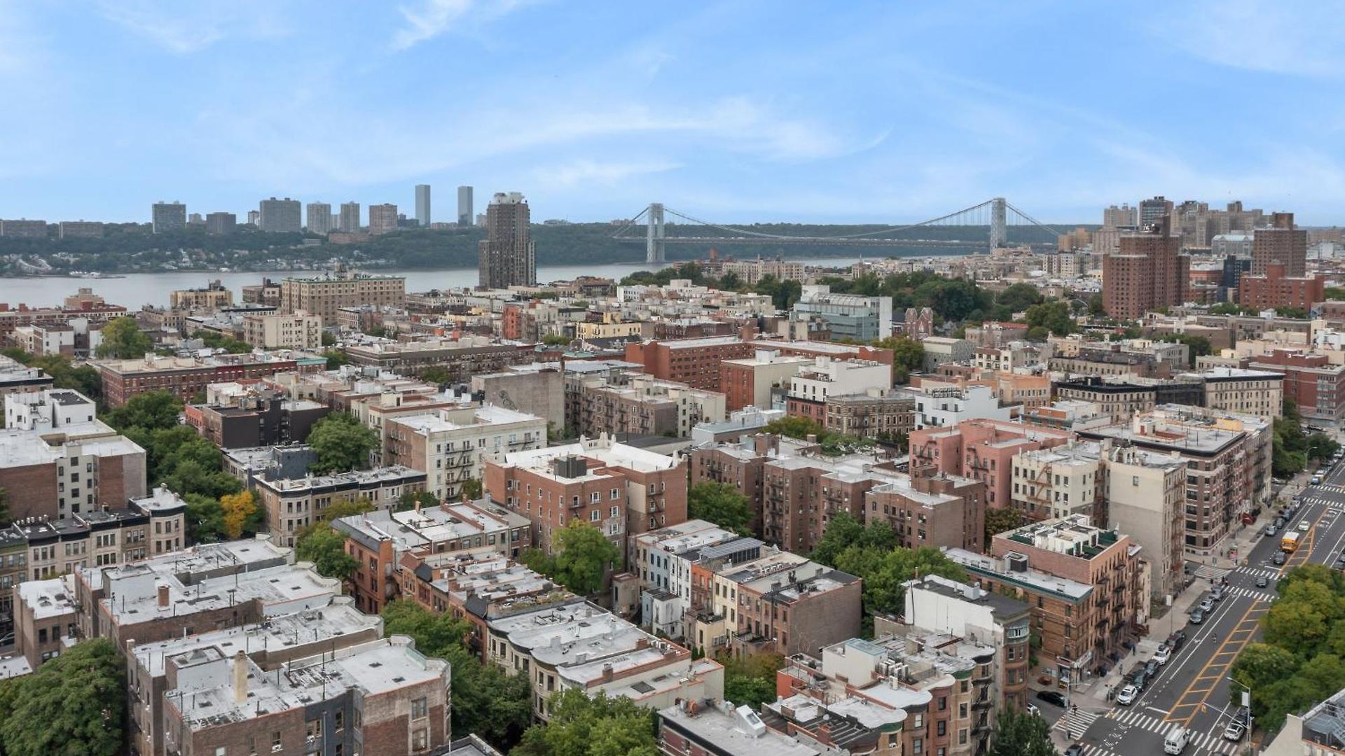 Prime Location 2 Bdr Loft With Patio, Steps To Subway At 