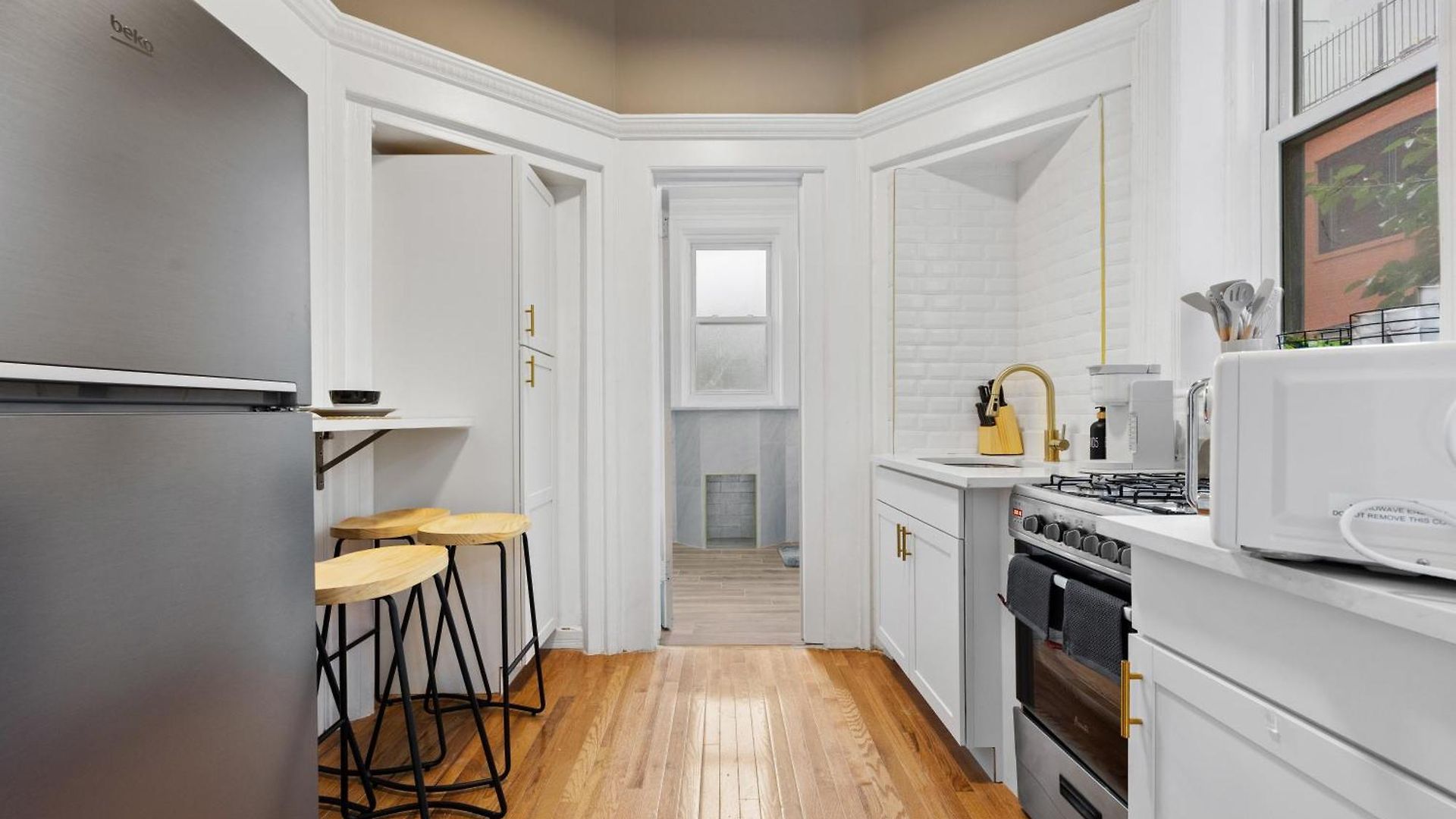 Prime Location 2 Bdr Loft With Patio, Steps To Subway At 