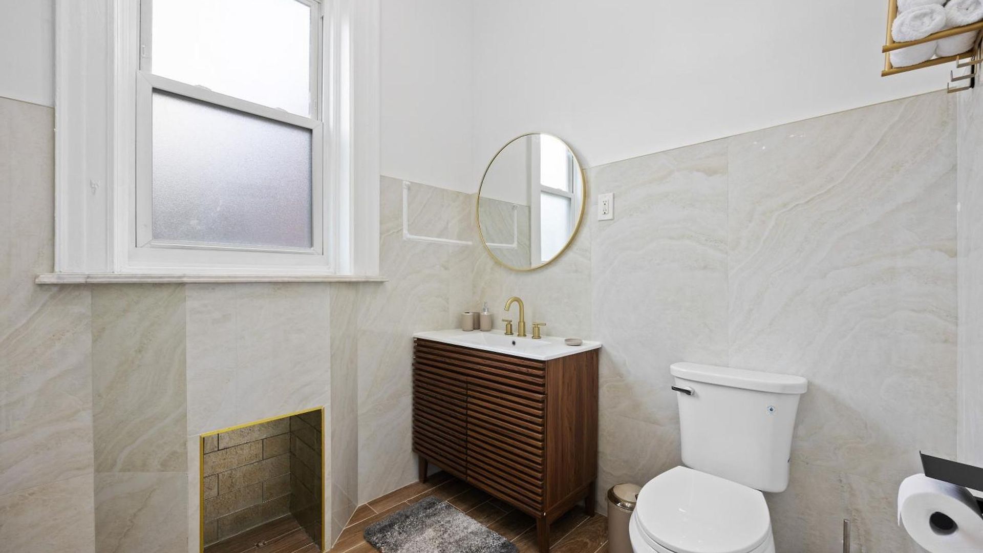 Apartment Prime Location 2 Bdr Loft With Patio, Steps To Subway At 