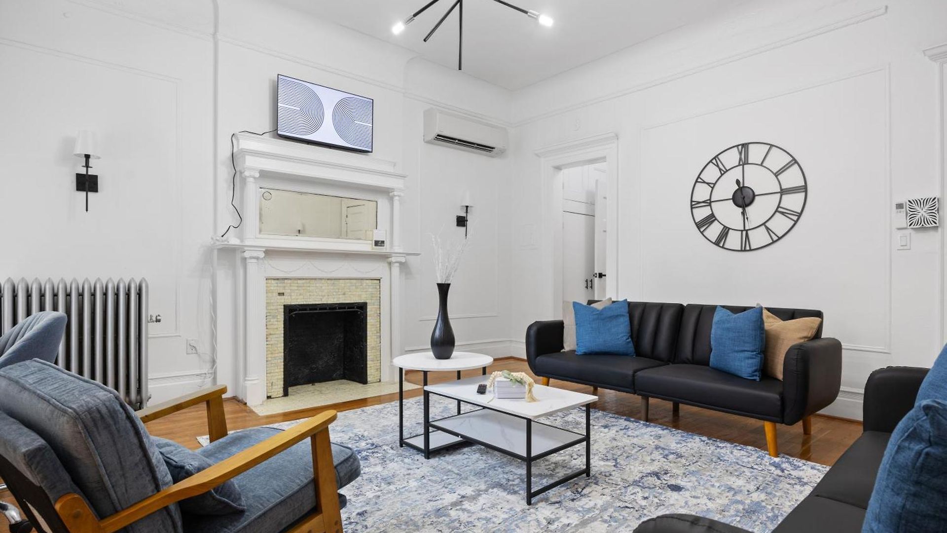 Prime Location 2 Bdr Loft With Patio, Steps To Subway At 