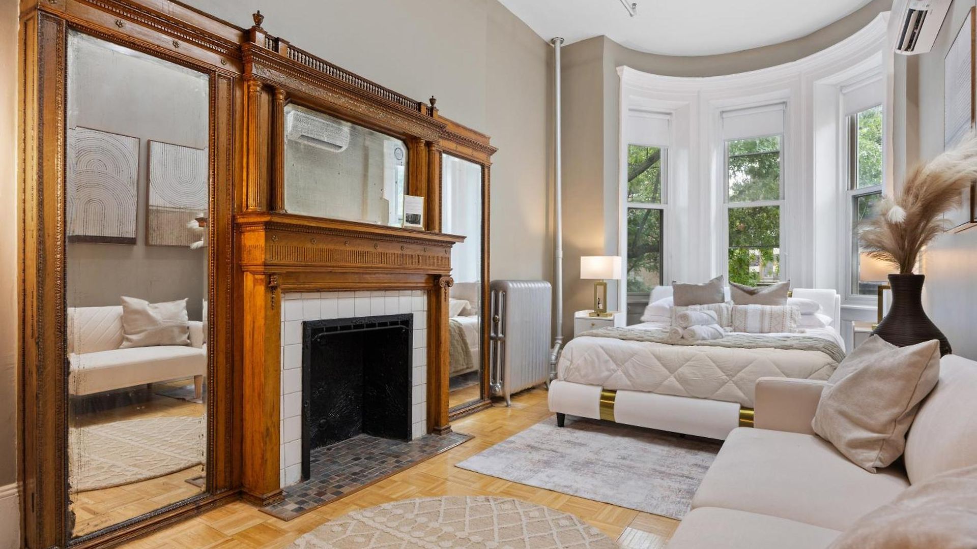 Prime Location 2 Bdr Loft With Patio, Steps To Subway At 