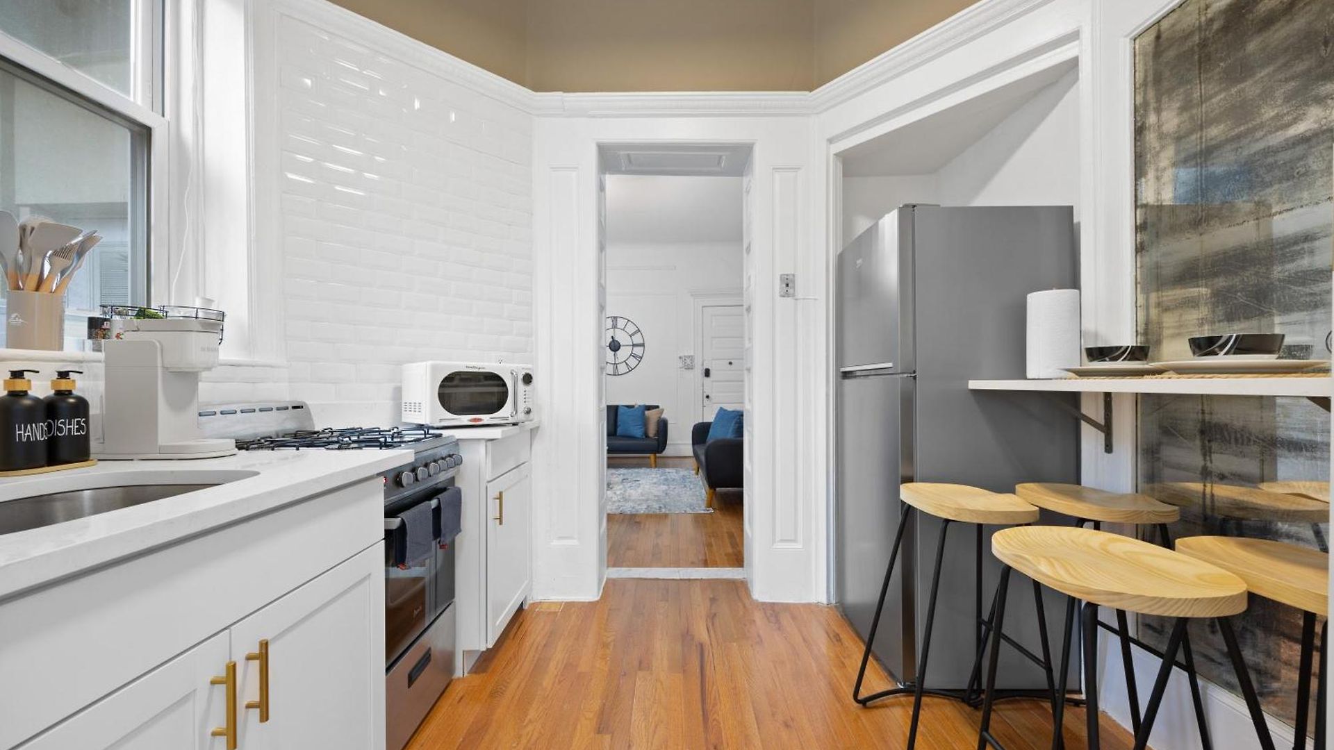 Prime Location 2 Bdr Loft With Patio, Steps To Subway At 