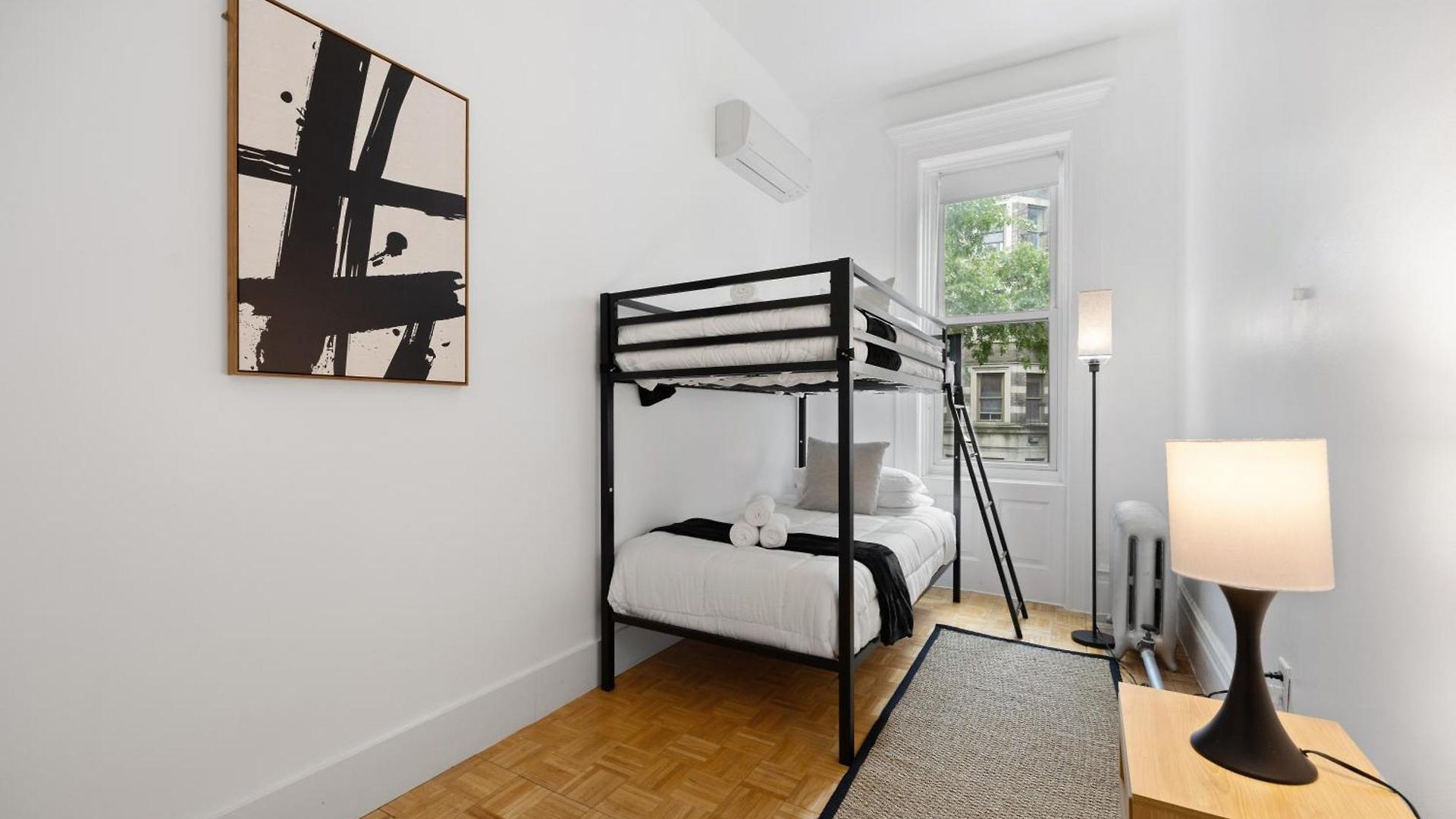 Prime Location 2 Bdr Loft With Patio, Steps To Subway At 
