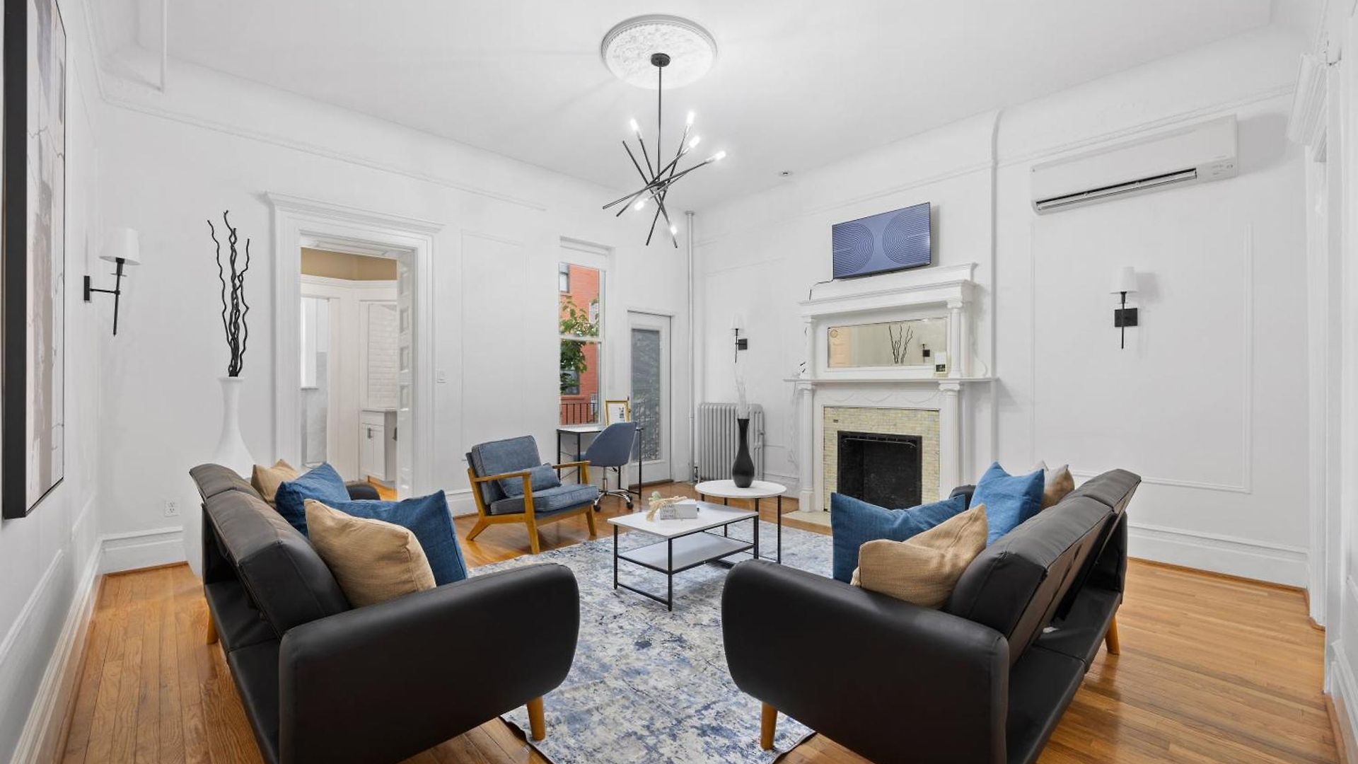 Prime Location 2 Bdr Loft With Patio, Steps To Subway At 