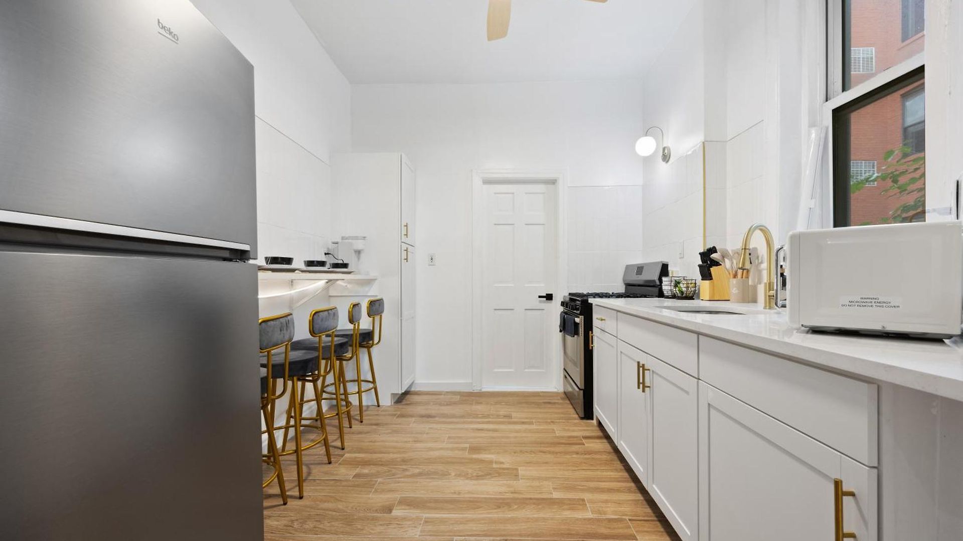 1 Min To Subway, King Bed Luxurious Airy Space Patio At 