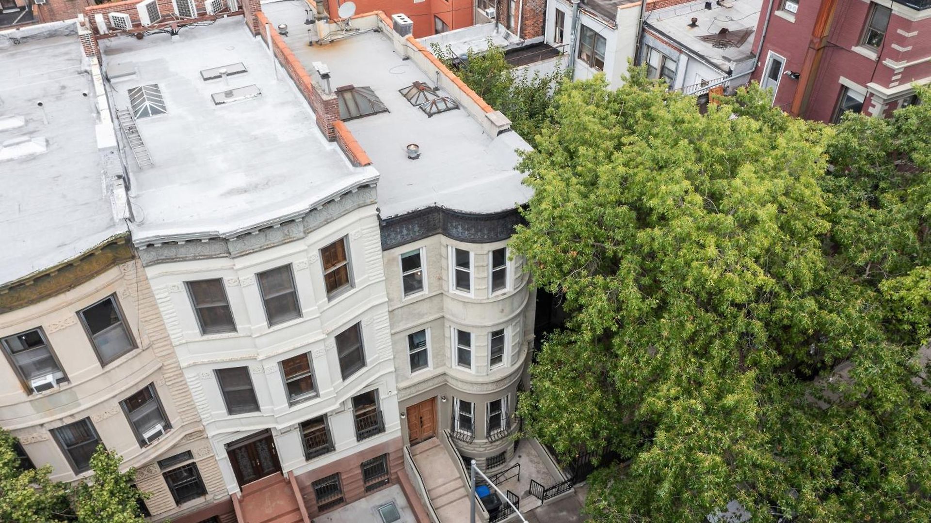 1 Min To Subway, King Bed Luxurious Airy Space Patio At 