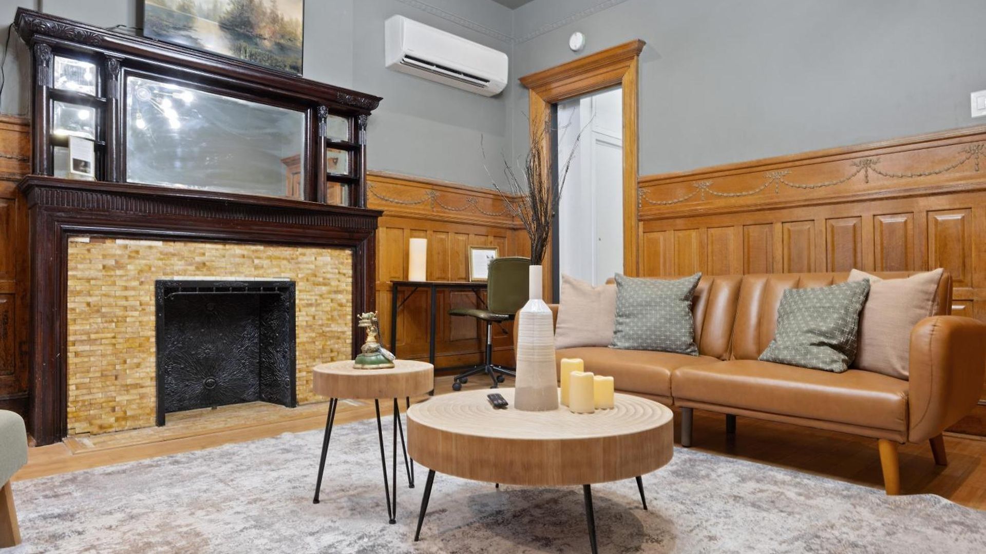 1 Min To Subway, King Bed Luxurious Airy Space Patio At 