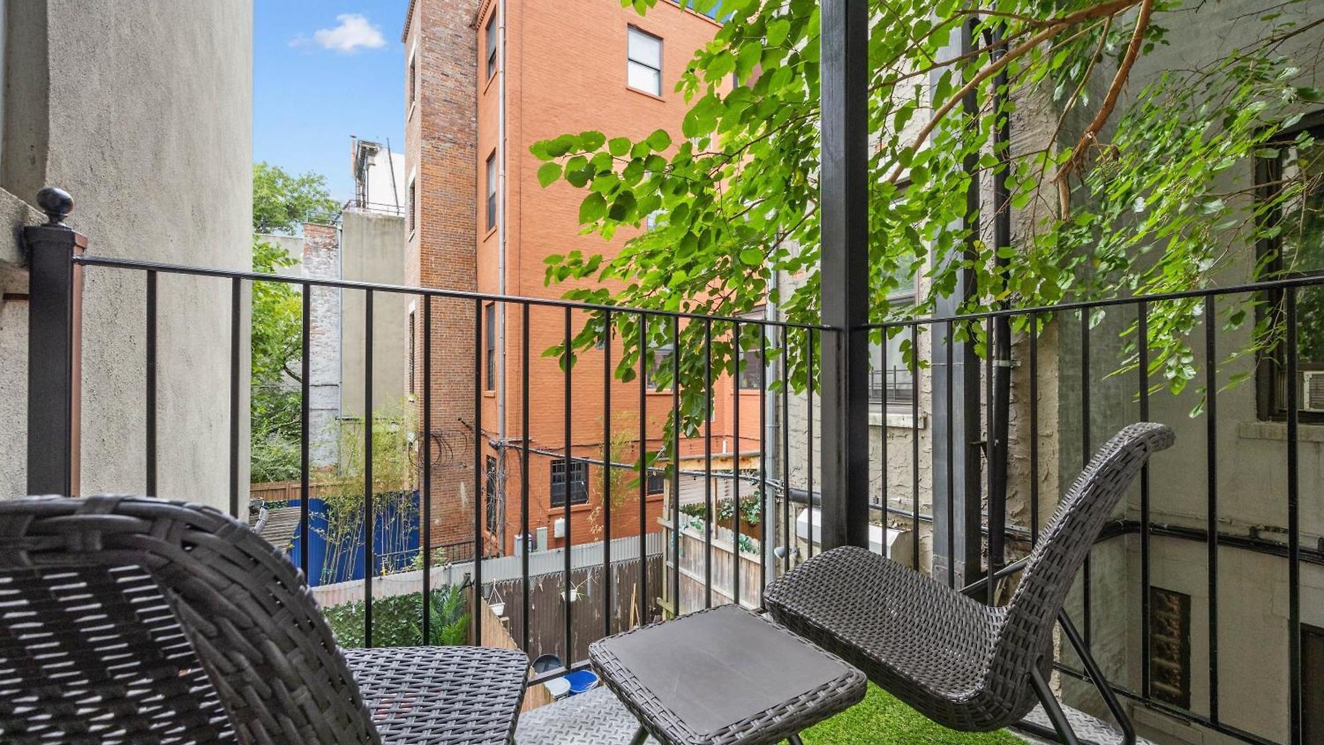 Apartment 1 Min To Subway, King Bed Luxurious Airy Space Patio At 