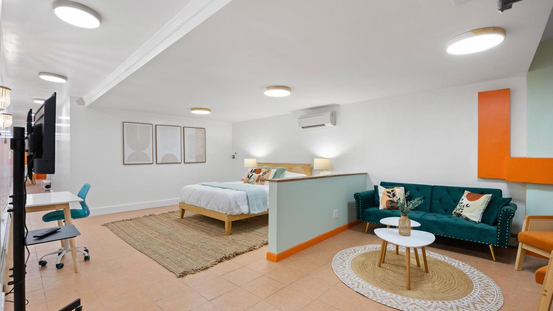 Apartment Private Garden Getaway Cozy And Chic Near Subway At 