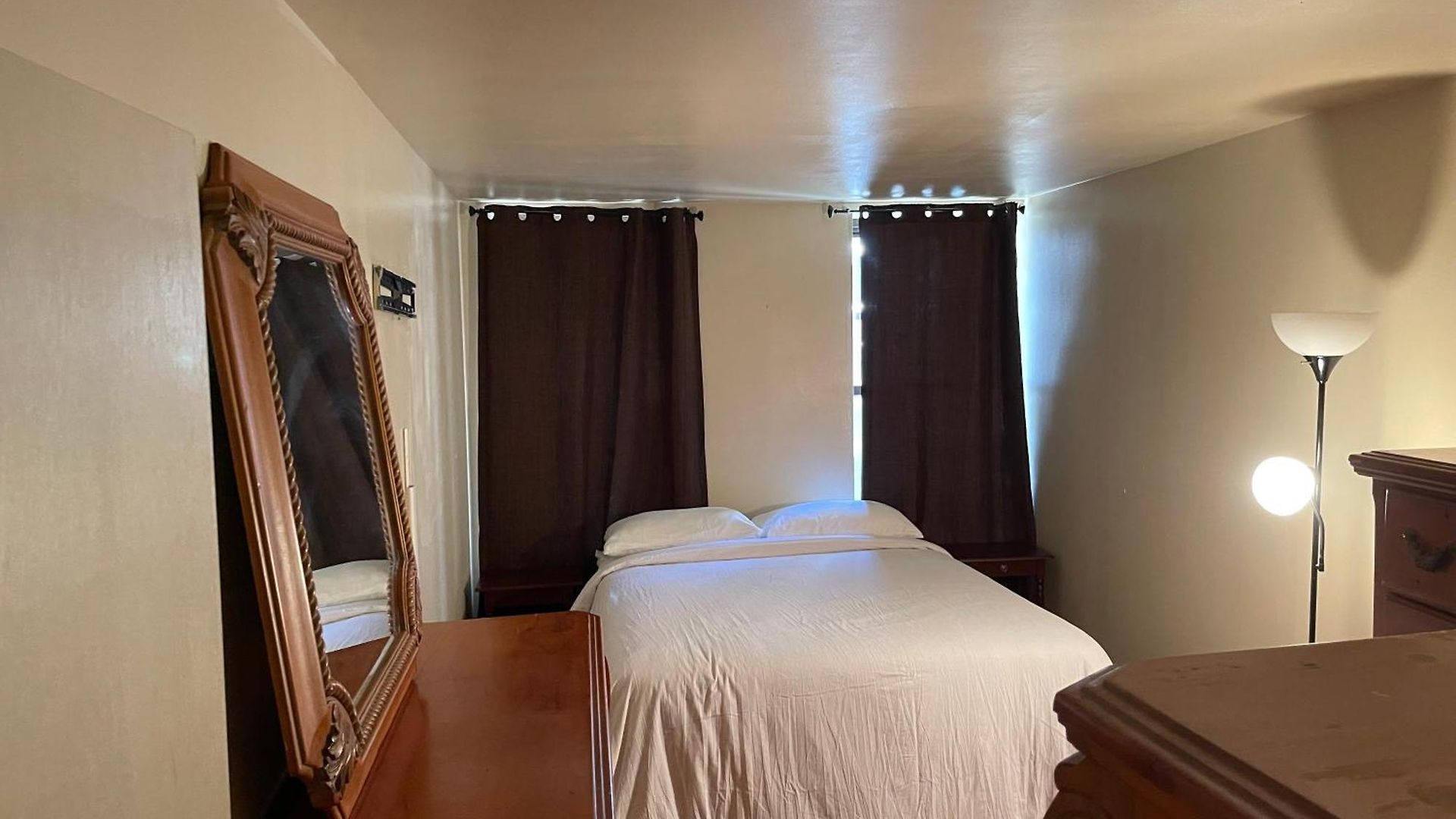 One Bedroom By Month Next To Bronx Zoo Apartment *