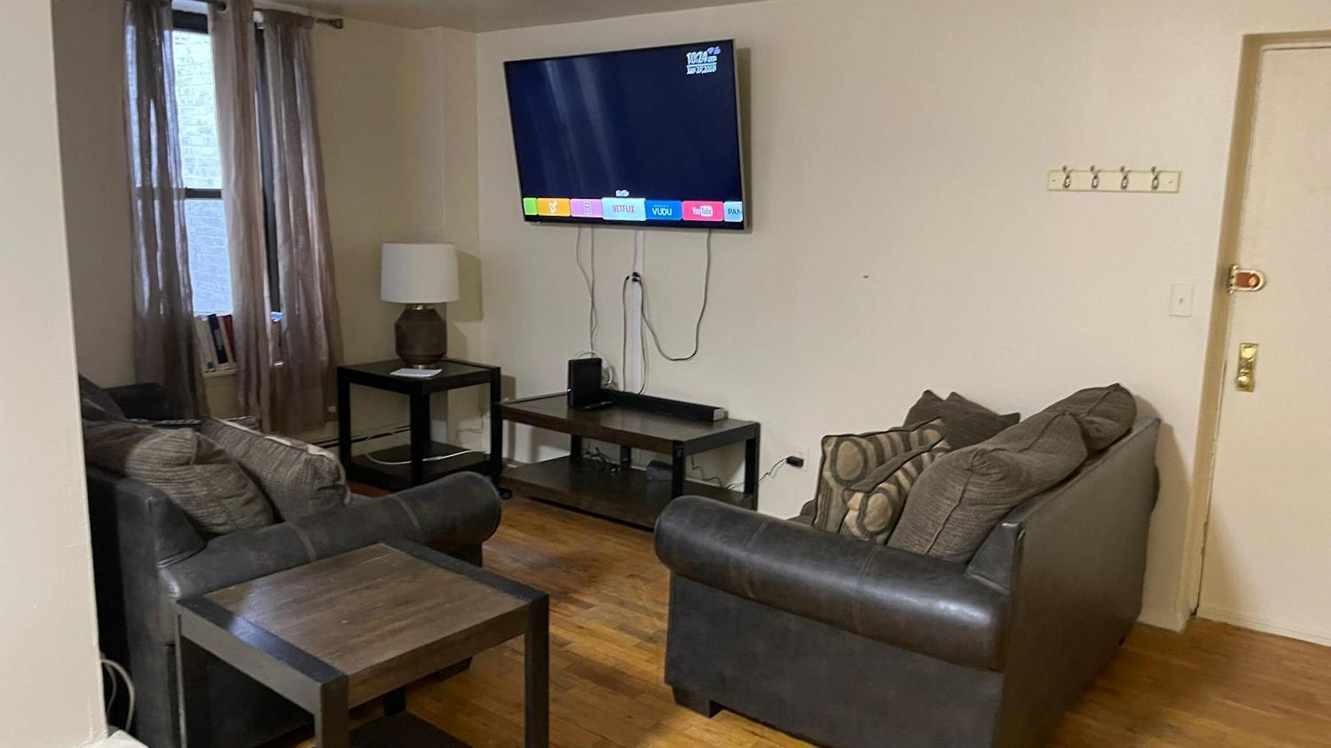One Bedroom By Month Next To Bronx Zoo New York