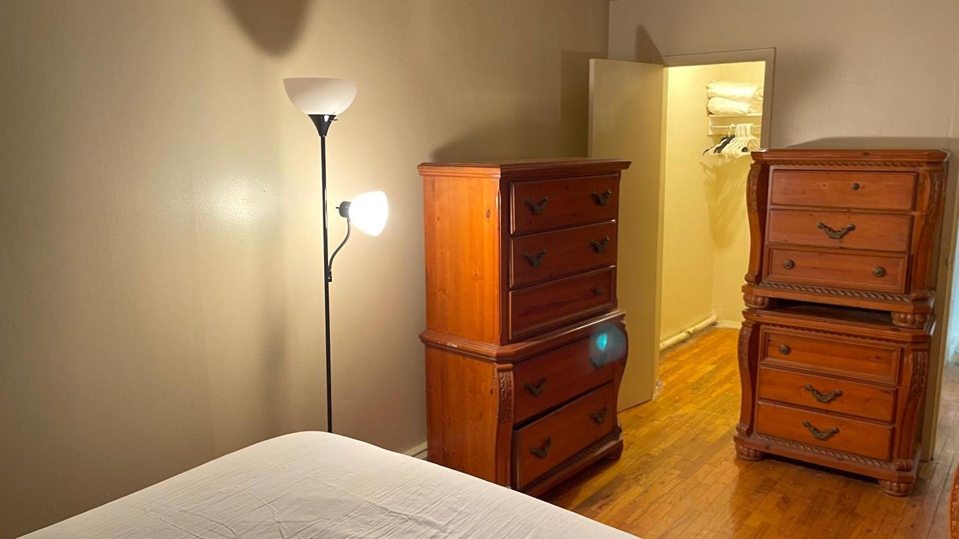 One Bedroom By Month Next To Bronx Zoo Apartment *