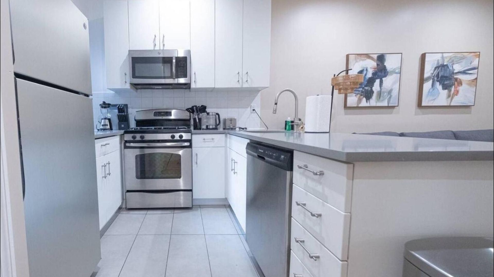 Apartment 3 Bedroom In *