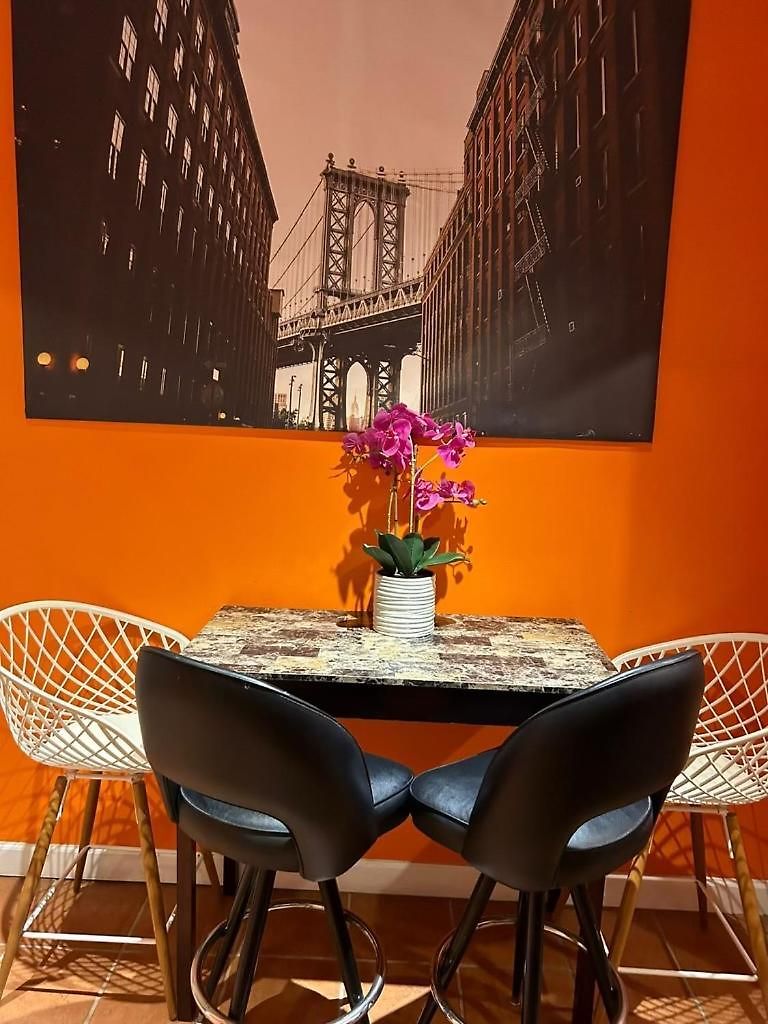 Cozy Woodside Near Manhattan Apartment *