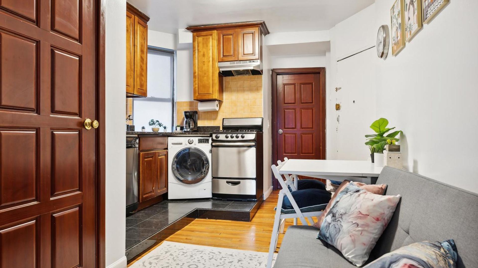 Prime Manhattan Location Family Friendly 2br Apartment *