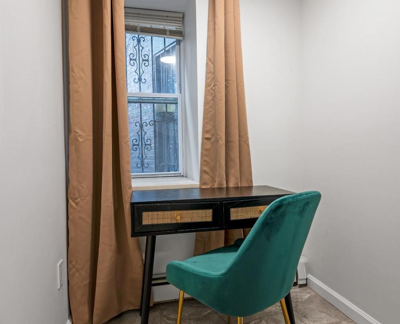 Upper East Side Luxury 3br 2b 1700 Square Feet New York
