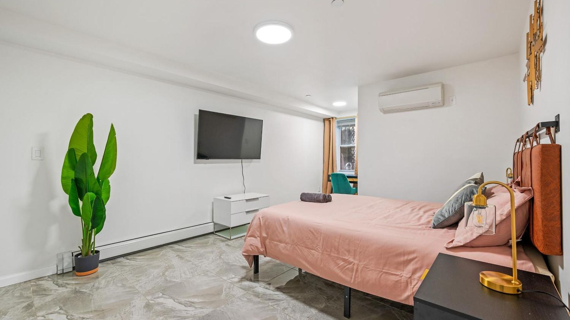 Upper East Side Luxury 3br 2b 1700 Square Feet Hotel