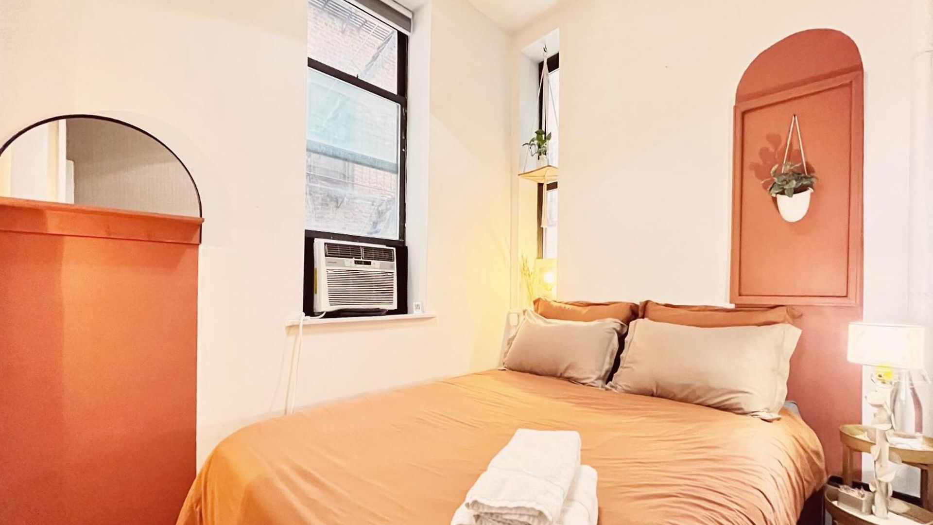 Terracotta - Small Private Bedroom In Les New York
