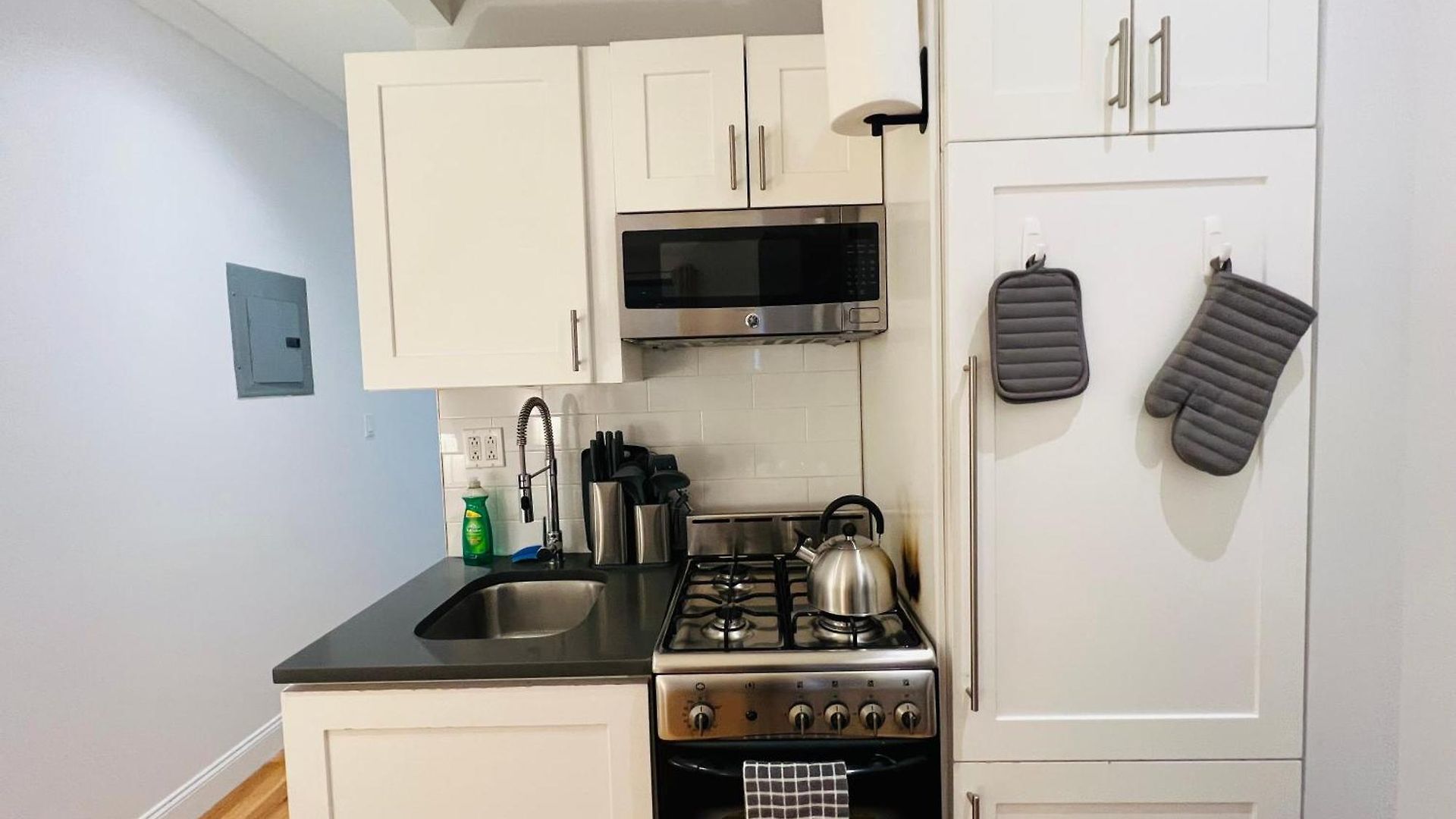 Times Square Luxe Apartment