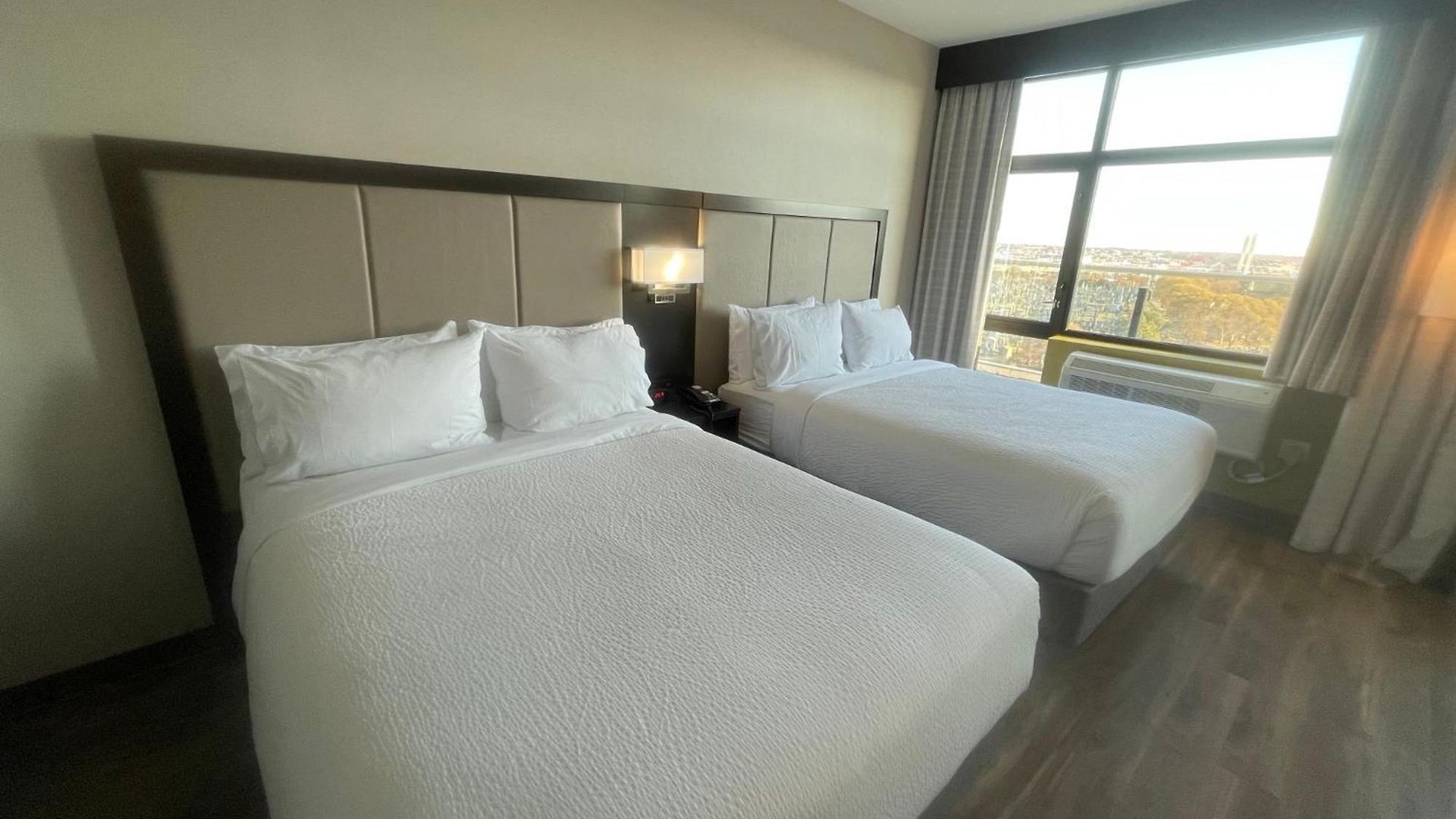 Express Long Island E - By Ihg New York