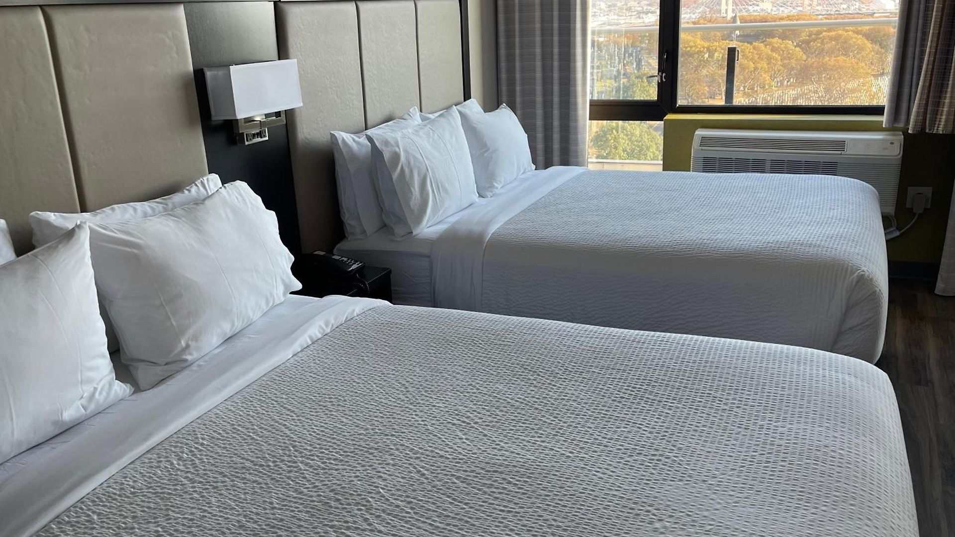 Express Long Island E - By Ihg Hotel 3*