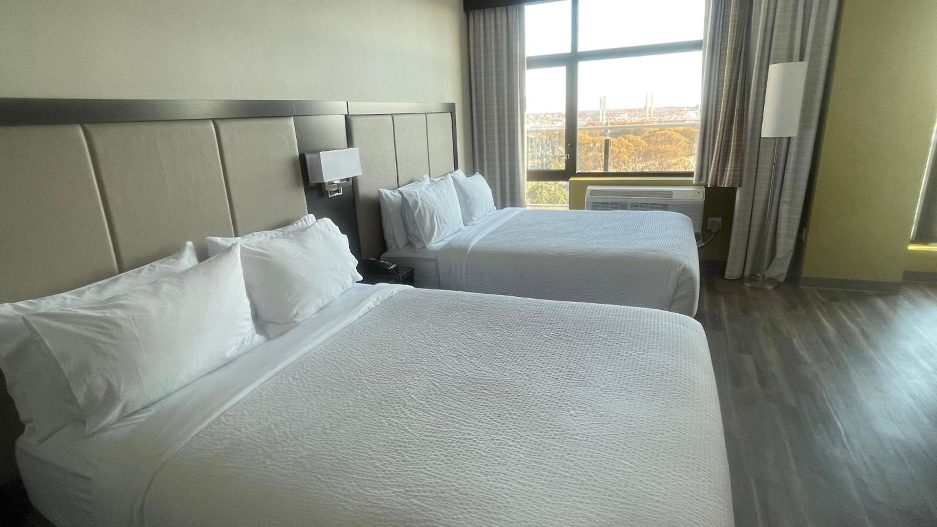Express Long Island E - By Ihg New York