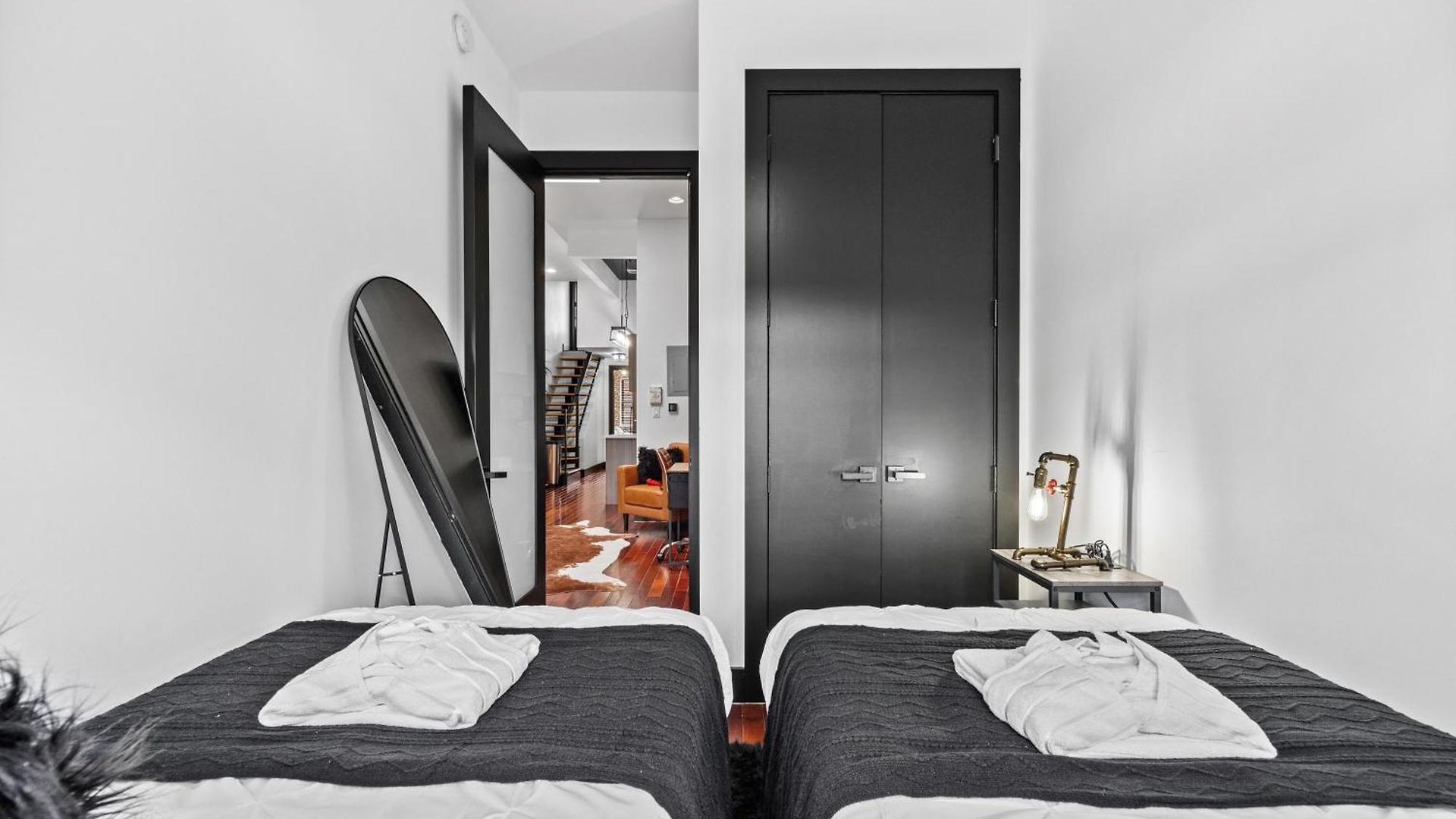 Rustic Chic 4br For Groups - Bushwick's Finest Apartment