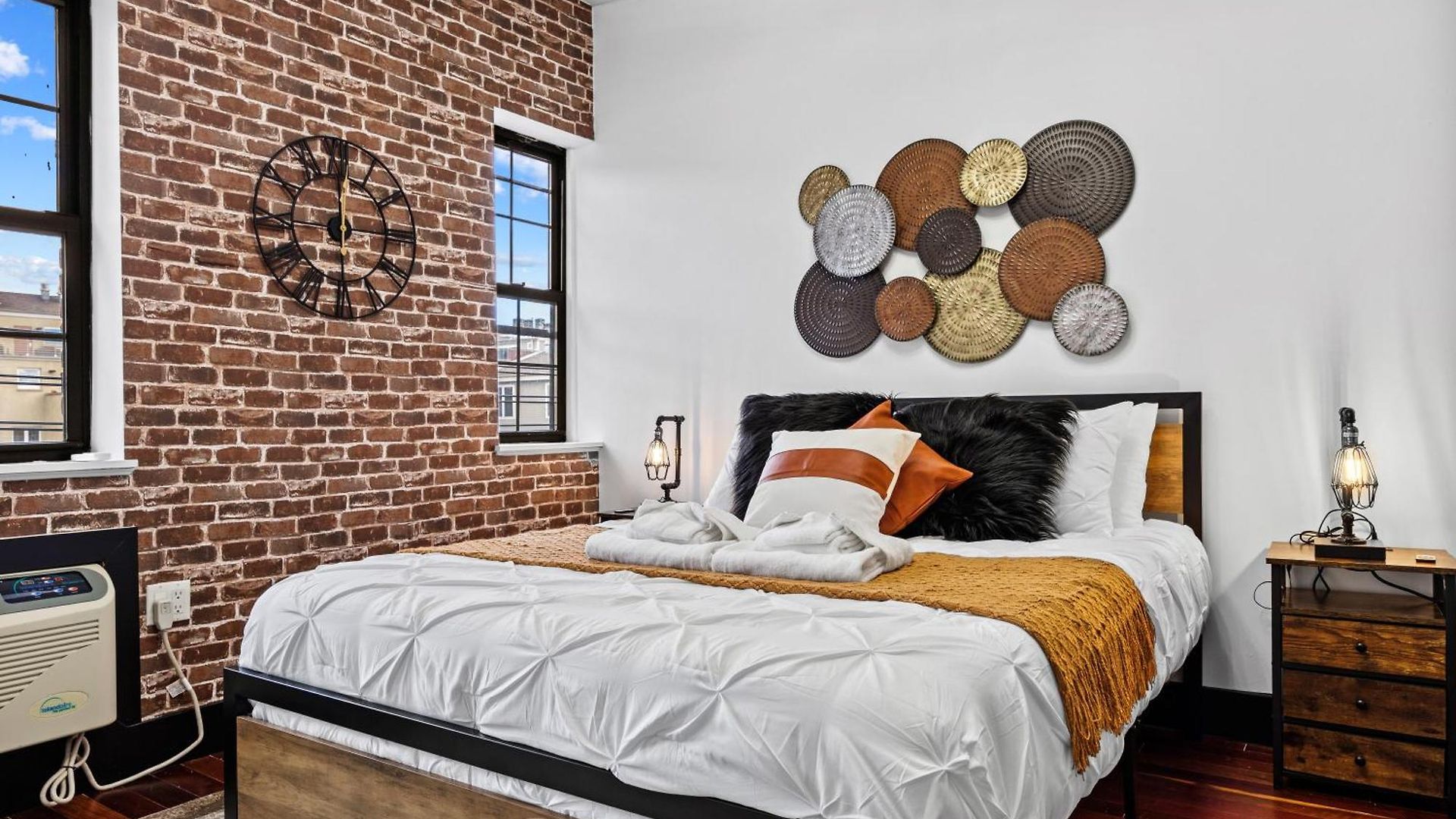 Rustic Chic 4br For Groups - Bushwick's Finest *