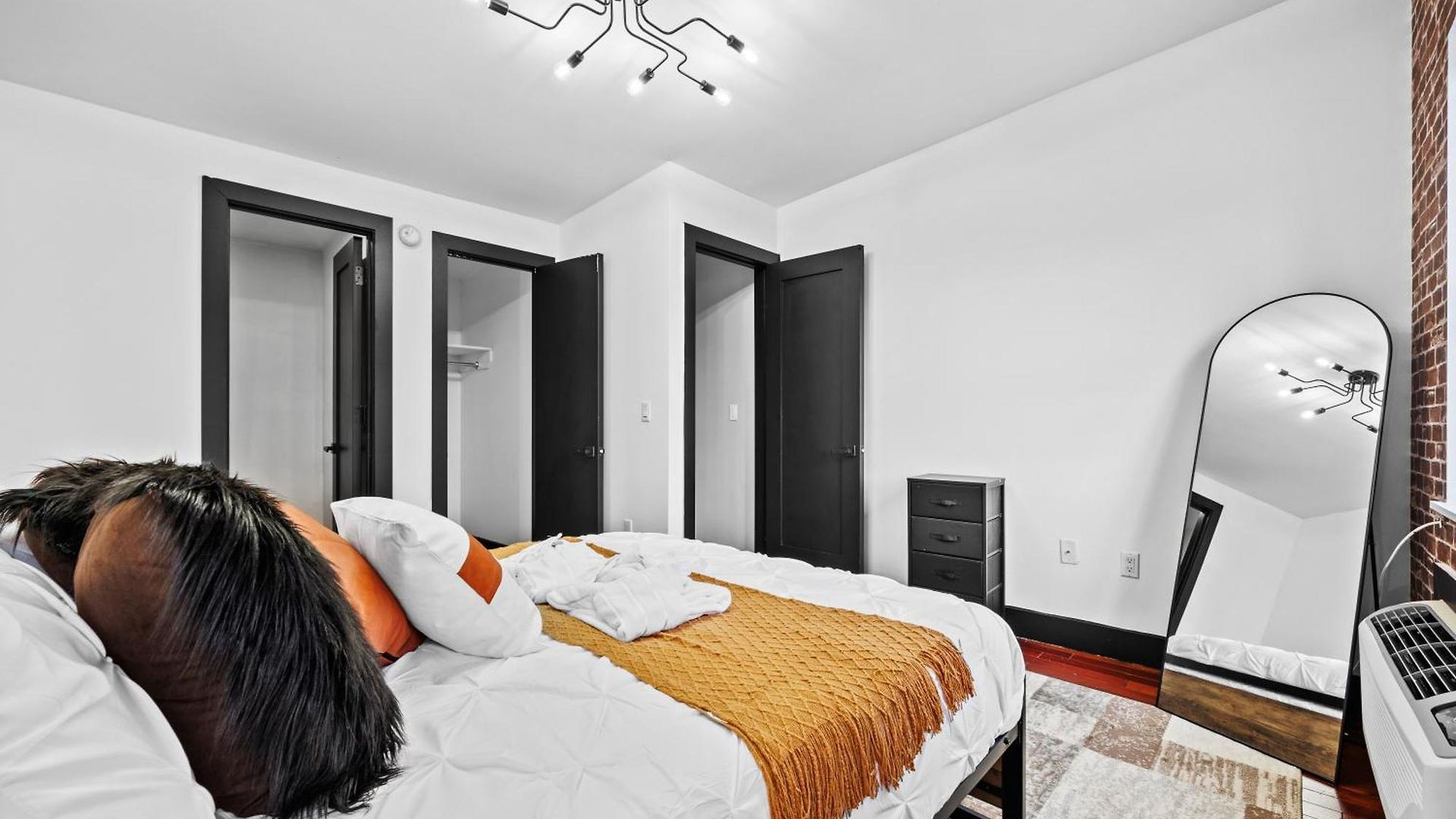 Rustic Chic 4br For Groups - Bushwick's Finest Apartment