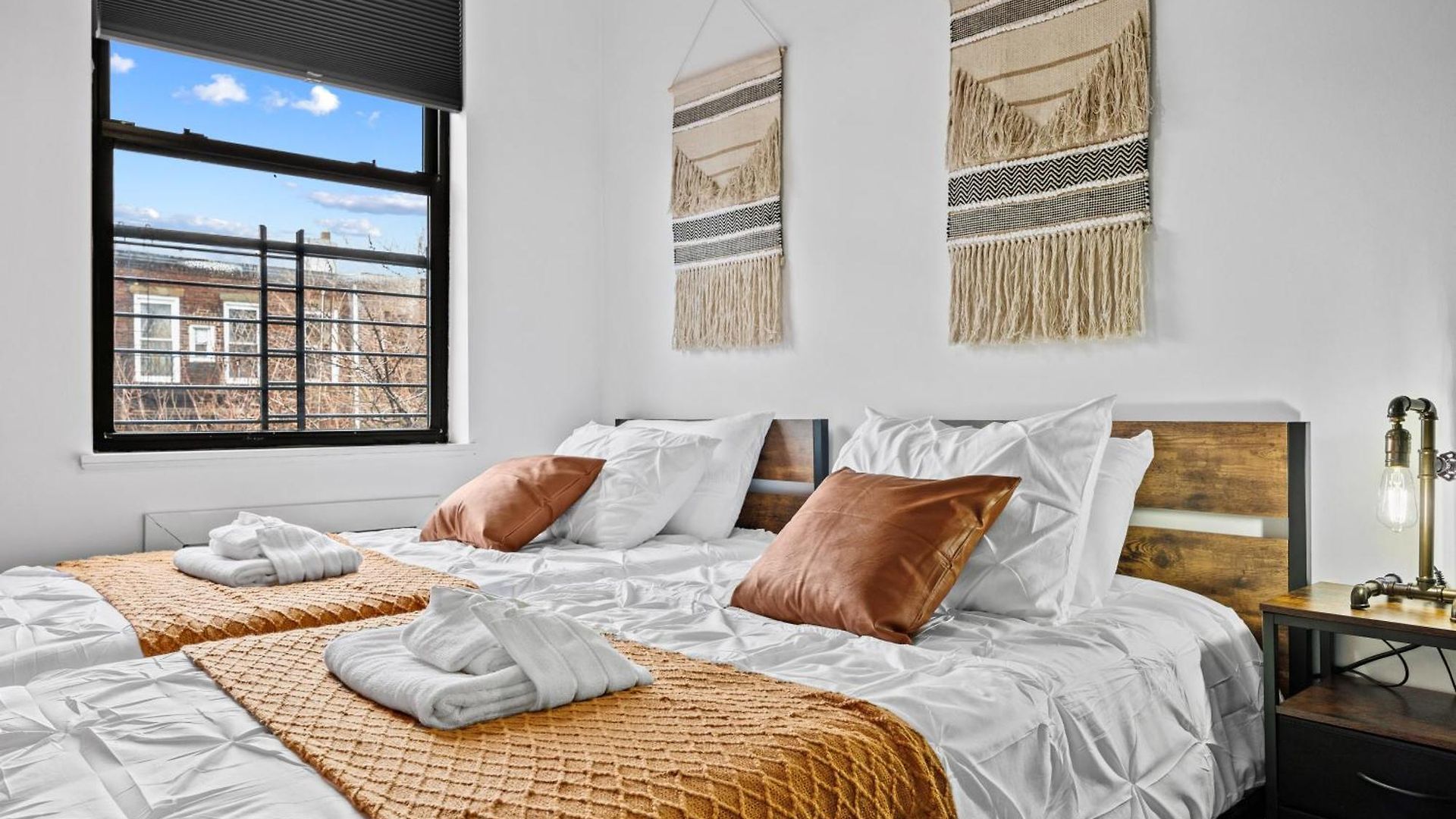 Rustic Chic 4br For Groups - Bushwick's Finest Apartment *