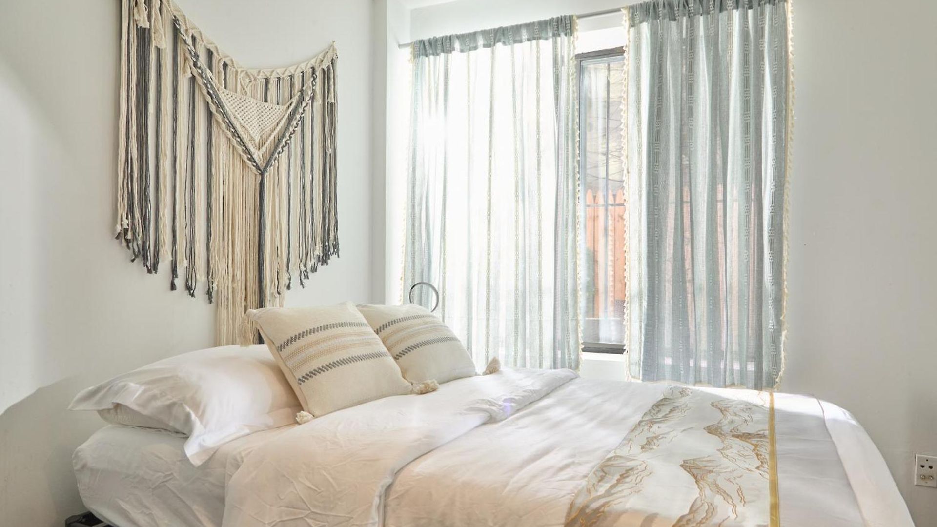 American Dream Bed & Breakfast