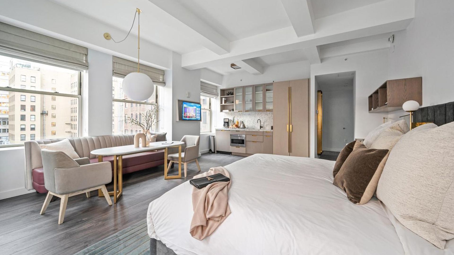 Aparthotel 17john 4*