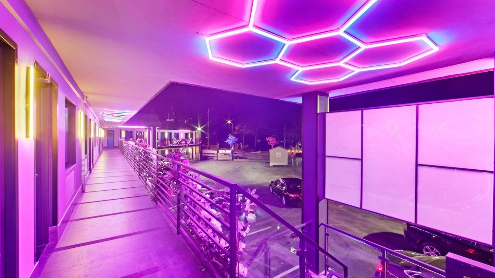 Hotel Opus Bronx Near Bay Plaza Mall 3*