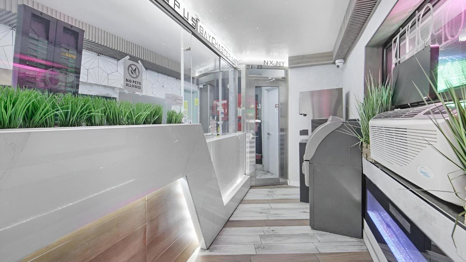 Hotel Opus Bronx Near Bay Plaza Mall