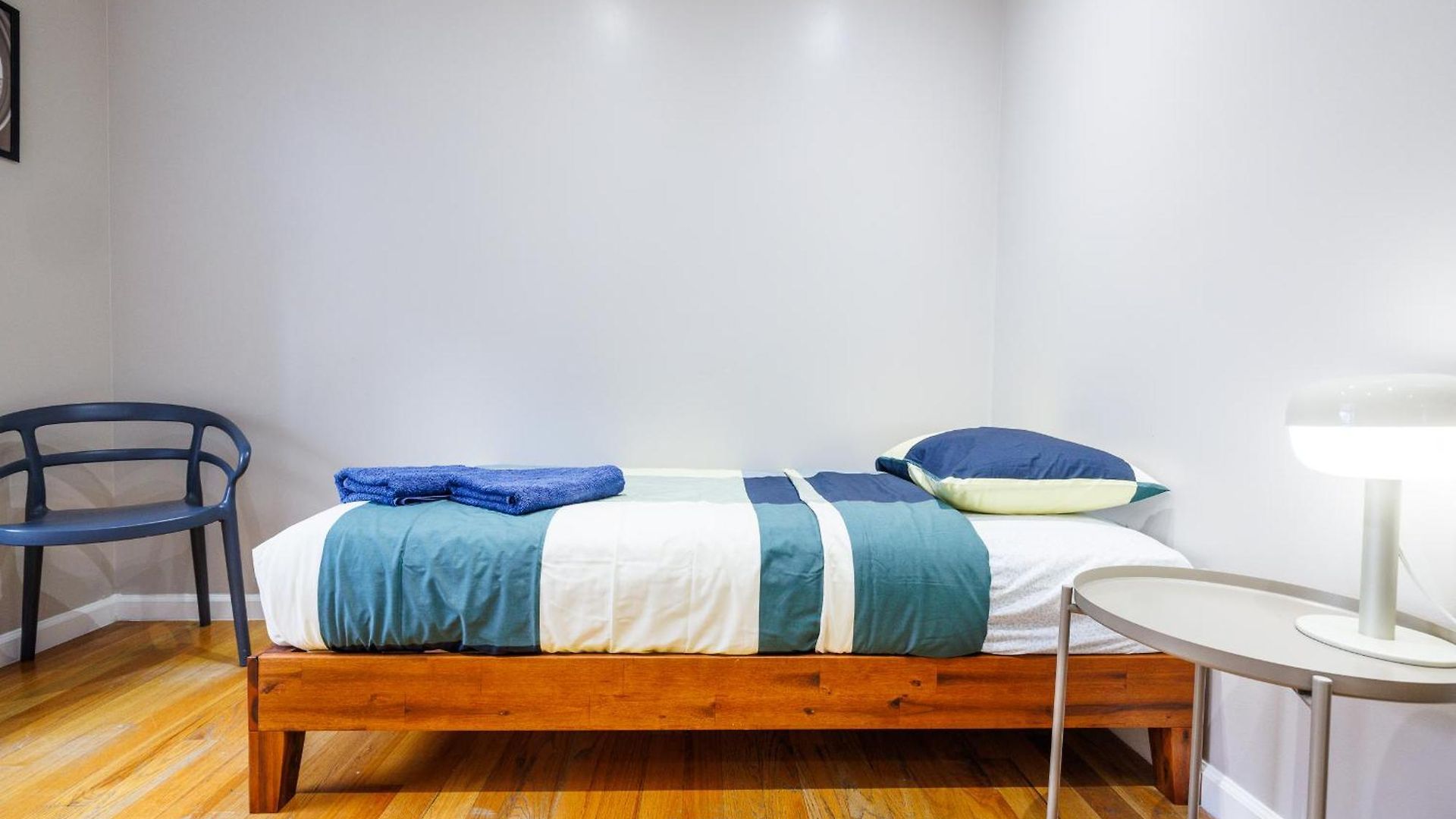 Apartment Park Side Living, Style -5 *