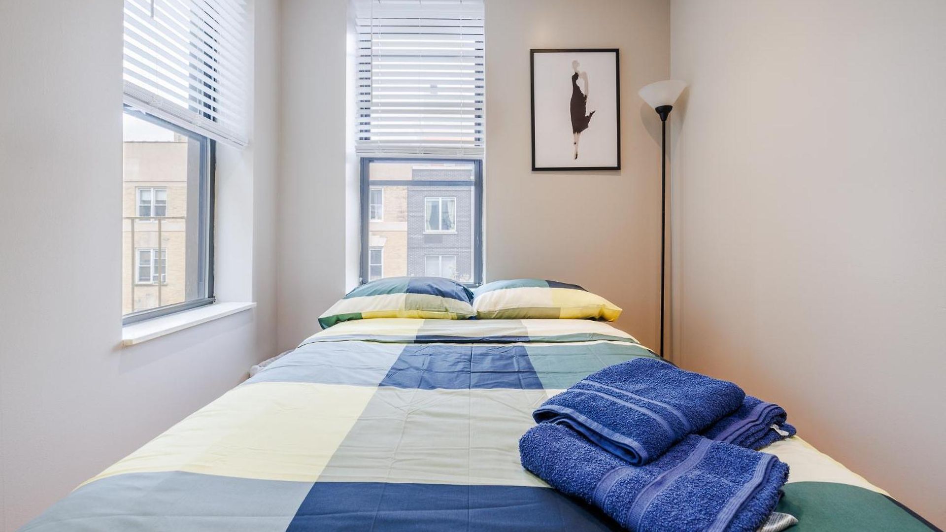 Apartment Park Side Living, Style -5 *