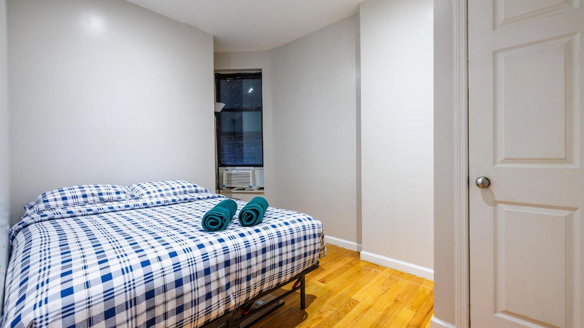Park Side Living, Style * New York